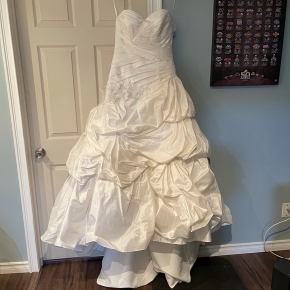 Trumpet Shaped Ivory Bridal Gown - Picture 2 of 2